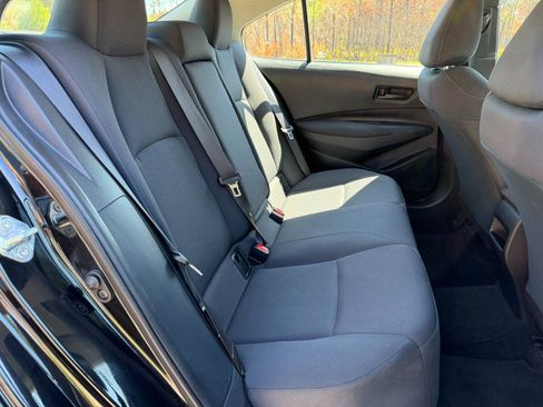Used 2022 Toyota Corolla LE FWD image 27