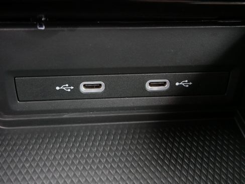 Certified 2025 Volkswagen Atlas Cross Sport SE w/ Panoramic Sunroof Package image 29