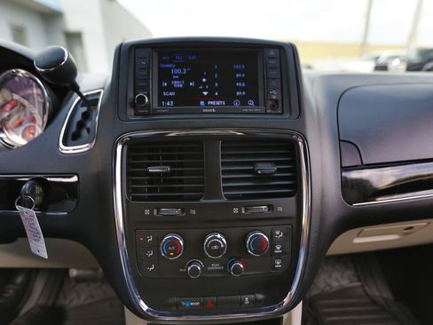 Used 2019 Dodge Grand Caravan SXT FWD image 8