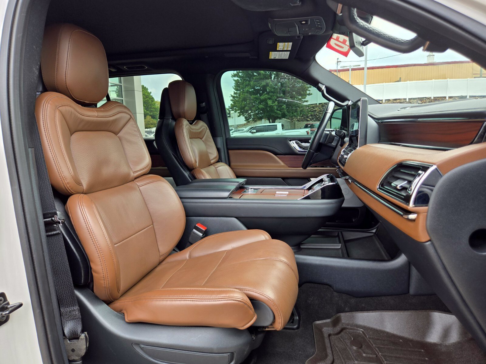 Used 2023 Lincoln Navigator Reserve AWD/4WD image 24