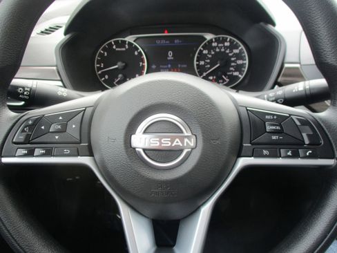 Used 2025 Nissan Altima 2.5 SV image 14