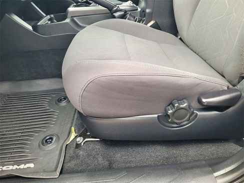 Used 2019 Toyota Tacoma TRD Off-Road image 27