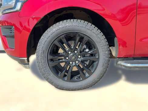 Used 2022 Ford Expedition XLT image 11