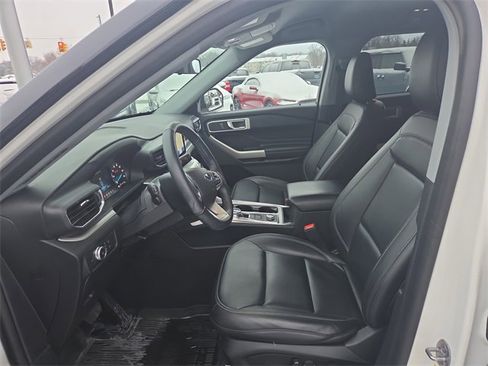 Certified 2022 Ford Explorer XLT w/ Equipment Group 202A image 36