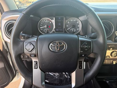 Used 2020 Toyota Tacoma SR5 RWD image 20