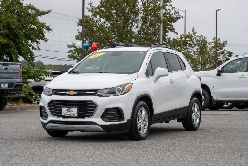 Used 2018 Chevrolet Trax LT w/ LT Convenience Package FWD image 3