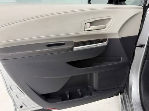 Used 2021 Toyota Sienna LE FWD image 29