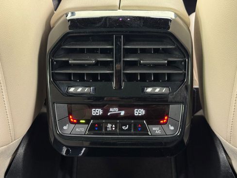 Used 2022 BMW iX xDrive50 w/ Premium Package image 37