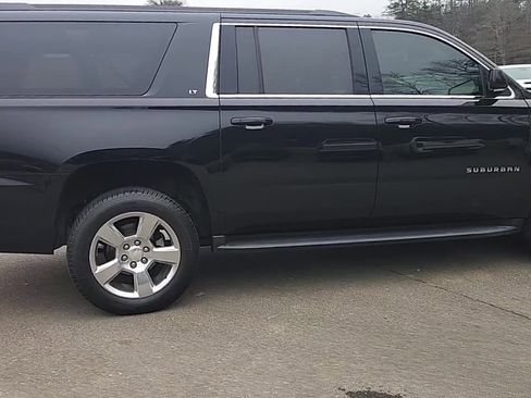 Used 2018 Chevrolet Suburban LT image 9