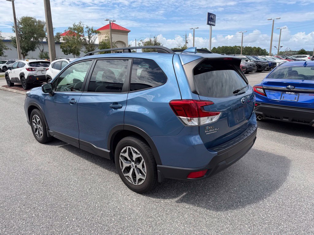 Used 2021 Subaru Forester Premium AWD/4WD image 7