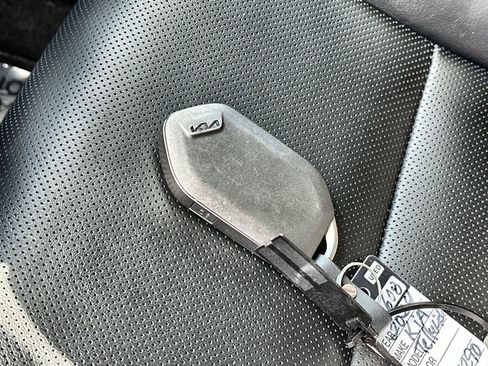 Used 2024 Kia Telluride S image 26