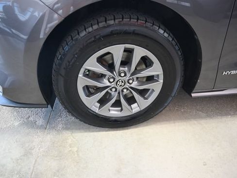 Used 2021 Toyota Sienna XLE w/ XLE Plus Package FWD image 31