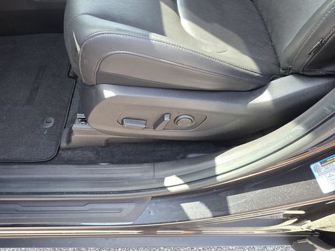 Used 2022 Kia Carnival LX FWD image 17