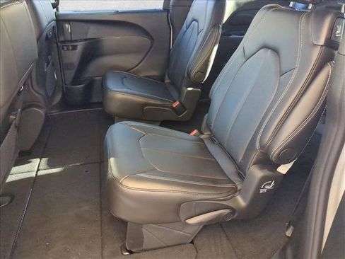 New 2026 Chrysler Pacifica Select image 15