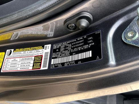 Used 2025 Toyota Sienna XLE FWD image 37