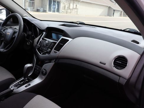 Used 2014 Chevrolet Cruze LS image 17