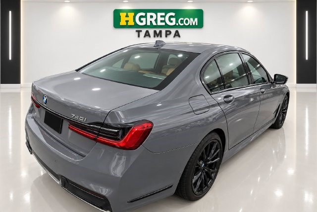 Used 2022 BMW 740i w/ M Sport Package RWD image 6
