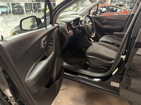Used 2020 Chevrolet Trax LS FWD image 15