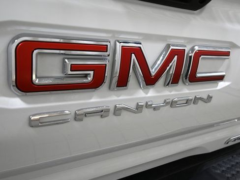 Used 2024 GMC Canyon AT4 image 20