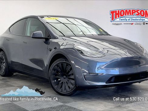 Used 2022 Tesla Model Y Long Range AWD/4WD image 1
