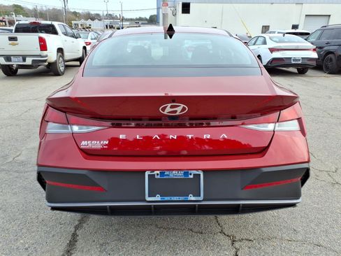 New 2026 Hyundai Elantra SE FWD image 4