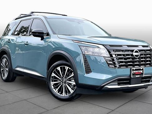 New 2026 Nissan Pathfinder Platinum w/ Accent Package FWD image 2