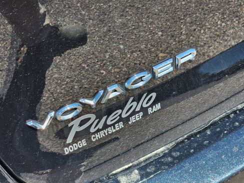 Used 2023 Chrysler Voyager LX image 12