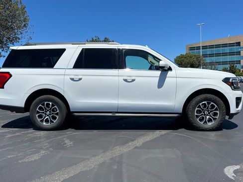 Used 2024 Ford Expedition Max XLT RWD image 3