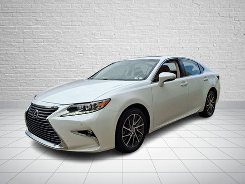 Used 2016 Lexus ES 350 w/ Navigation System Package FWD image 3