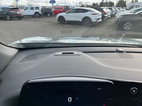 Used 2025 Chevrolet Equinox LT image 34