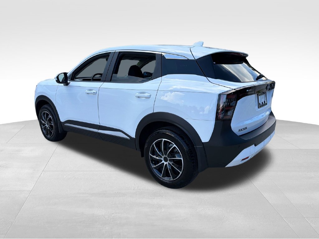Certified 2025 Nissan Kicks SV FWD image 5