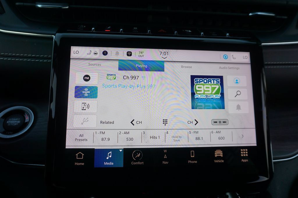 Used 2022 Jeep Grand Cherokee Overland w/ Luxury Tech Group IV RWD image 12