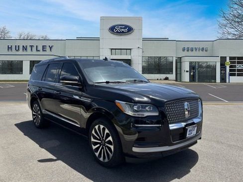 Used 2022 Lincoln Navigator Reserve AWD/4WD image 3