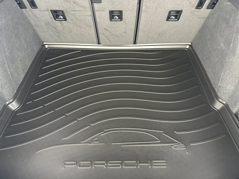 Certified 2026 Porsche Macan AWD/4WD image 17