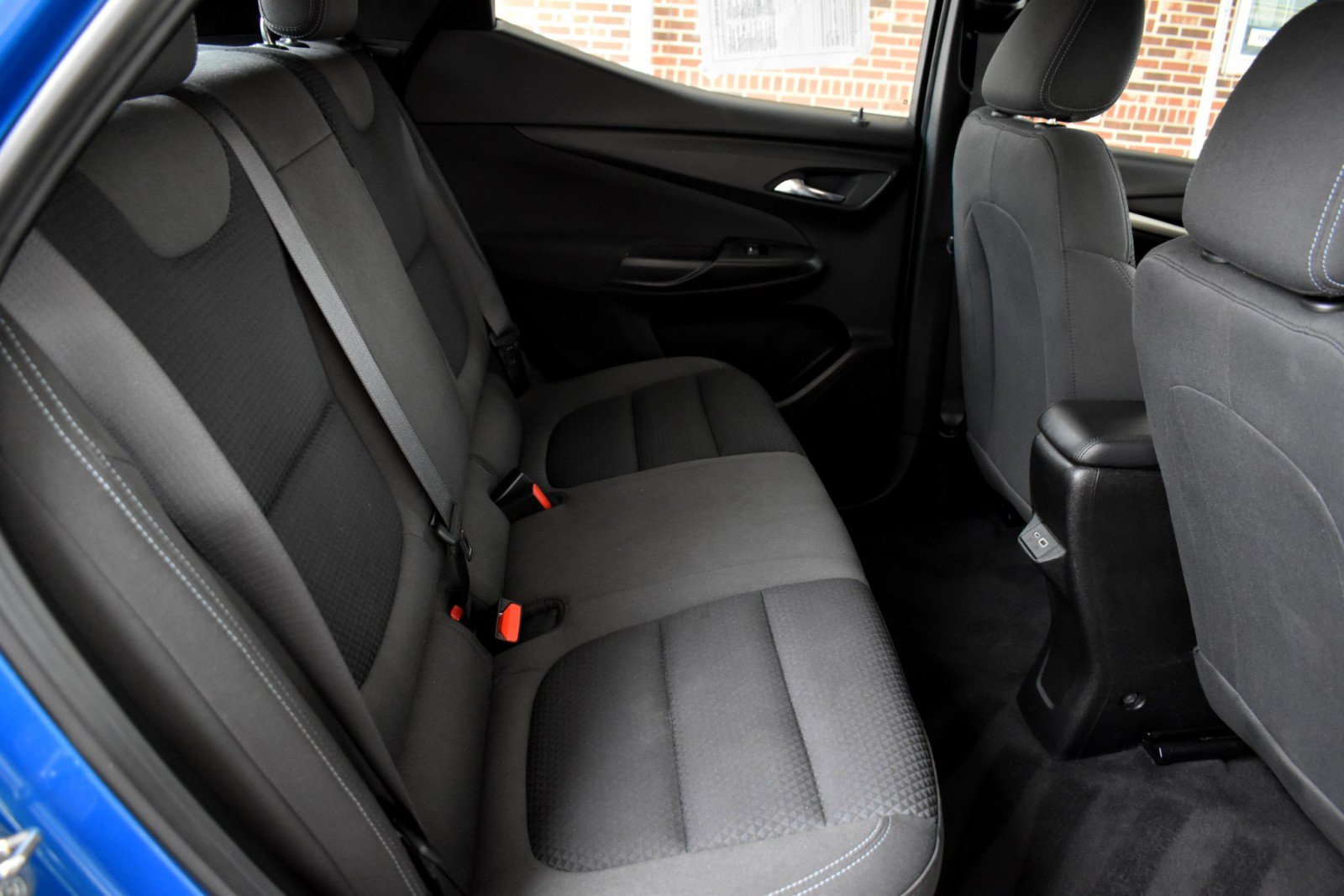 Used 2022 Chevrolet Bolt EUV LT w/ Comfort Package FWD image 36