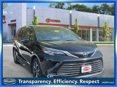 Used 2025 Toyota Sienna Platinum