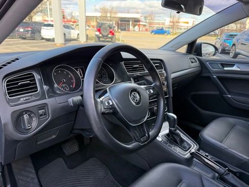Used 2018 Volkswagen Golf S image 11