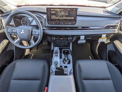 New 2025 Mitsubishi Outlander ES image 15