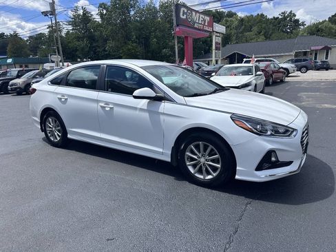 Used 2019 Hyundai Sonata SE w/ Winter Weather Package FWD image 1