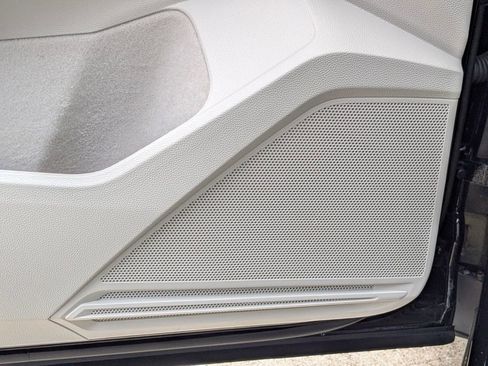 Used 2023 Volkswagen Tiguan SE R-Line image 14