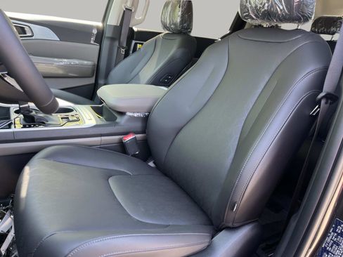 New 2026 Kia Carnival EX FWD image 29