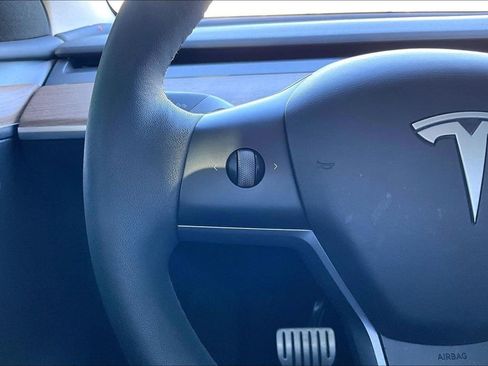 Used 2023 Tesla Model Y Performance image 6