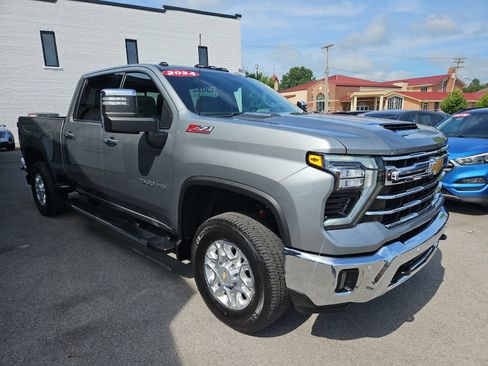 Used 2024 Chevrolet Silverado 2500 LTZ w/ LTZ Premium Package AWD/4WD image 16