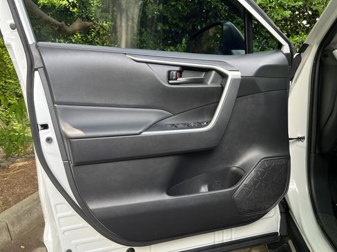 Used 2022 Toyota RAV4 LE FWD image 15