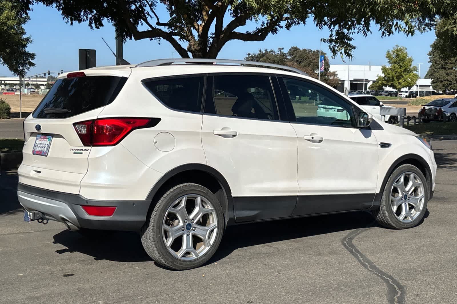 Used 2019 Ford Escape Titanium FWD image 3