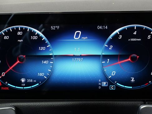 Used 2022 Mercedes-Benz GLB 250 4MATIC image 41