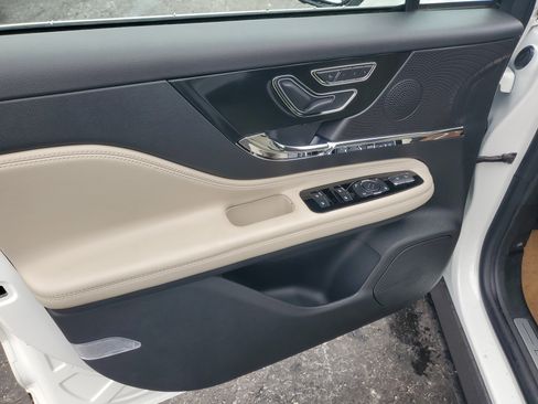 New 2026 Lincoln Corsair Premiere image 8