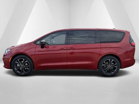 New 2026 Chrysler Pacifica Select FWD image 4