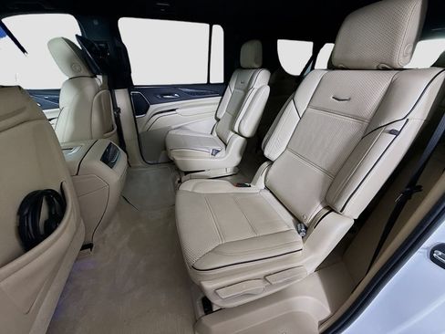 Used 2021 Cadillac Escalade ESV Premium Luxury w/ LPO, Radiant Package AWD/4WD image 25