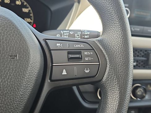 Used 2025 Honda HR-V LX image 31